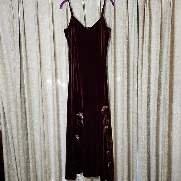 Disturbia Virosa Burgundy Velvet Dress - Picture 1 of 5
